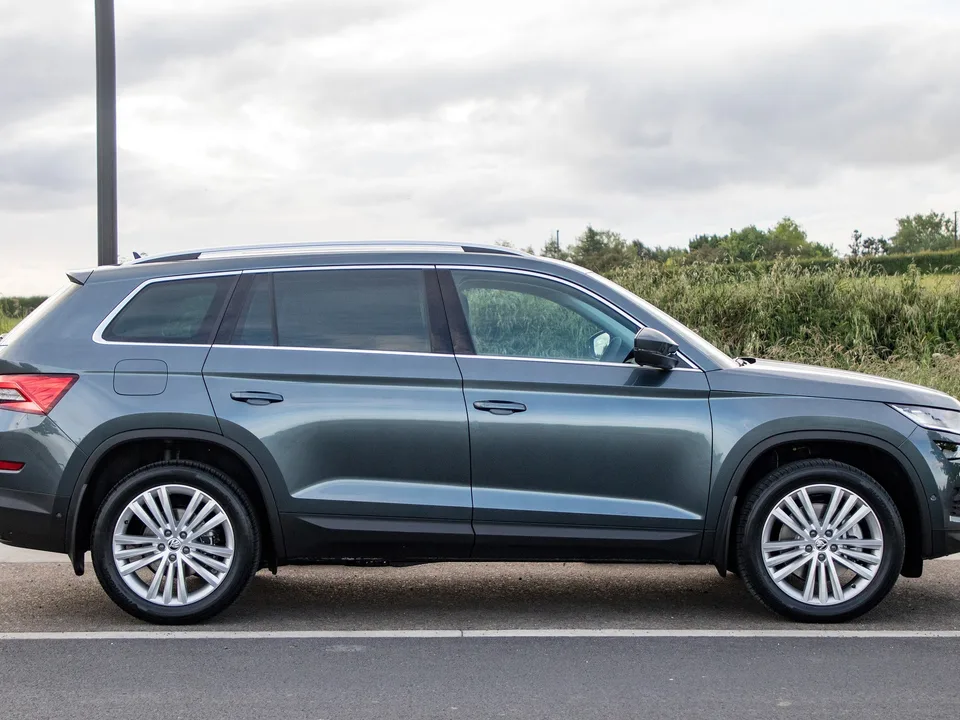 Škoda Kodiaq, side profile — original