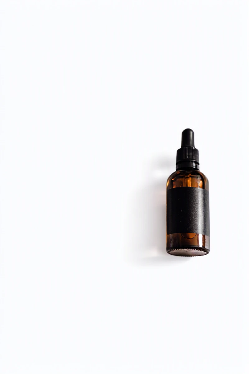 Second run of a white background for an amber bottle